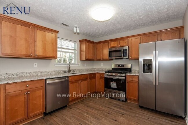 Building Photo - Now available 3 bedrooms 2.5 baths