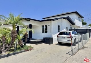 Building Photo - 1111 E Elk Ave