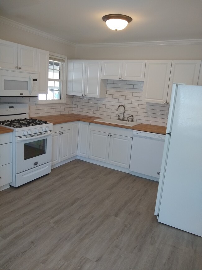 Newly renovated kitchen! - 339 Stokes Ave SE
