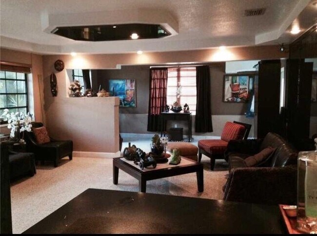 Foto del edificio - 900 NE 85th St