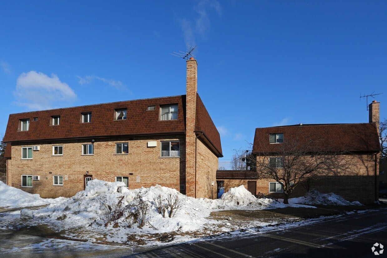 Building Photo - 99-123 E Dundee Rd