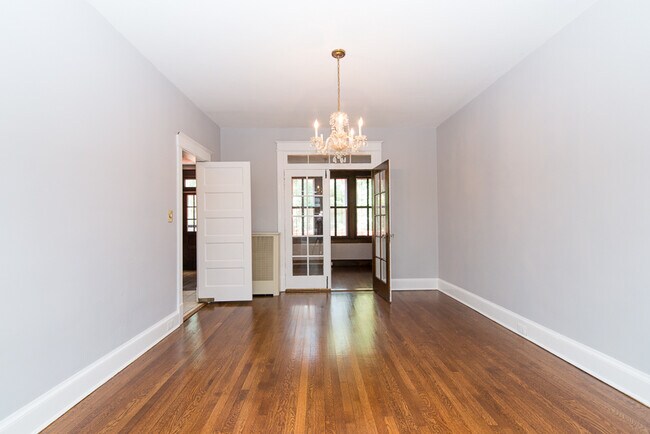 Building Photo - 1863 Ingleside Terrace NW