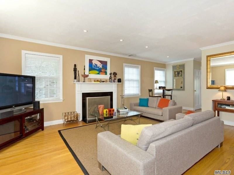 Primary Photo - 10 Bayview Ct