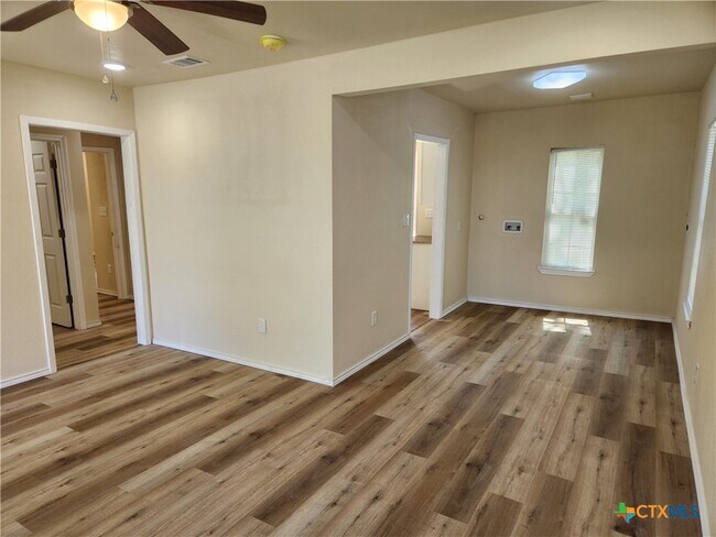 Foto del edificio - 1817 E Barton Ave