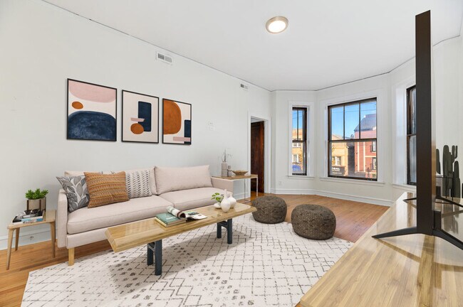 Building Photo - 916 N Ashland Ave