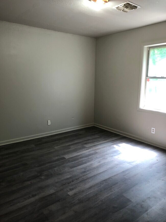 Building Photo - 216 Van Buren Dr