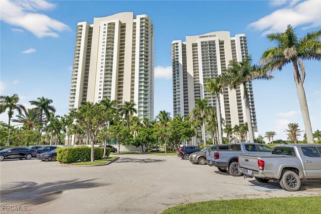 Building Photo - 3000 Oasis Grand Blvd