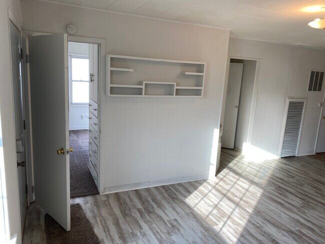 Nuevos pisos Aduramax - 1645 Cottage Ave