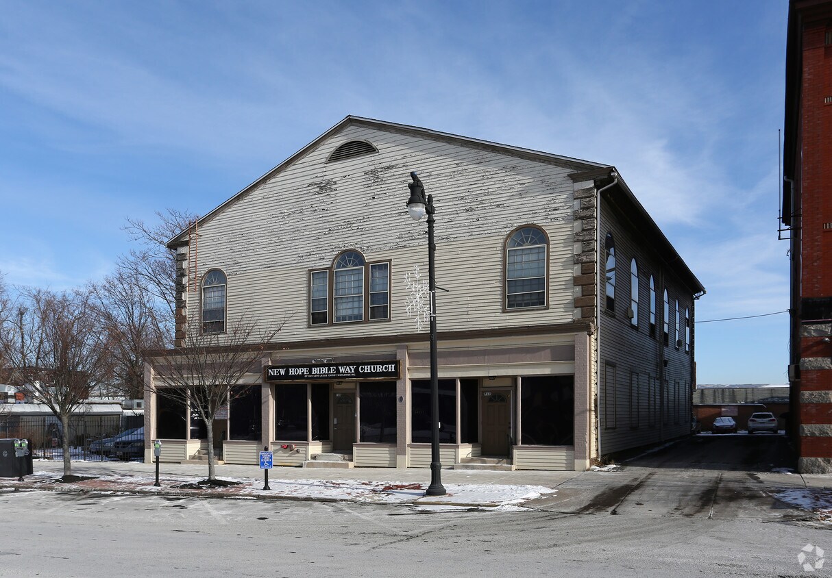 Primary Photo - 710-712 Main St