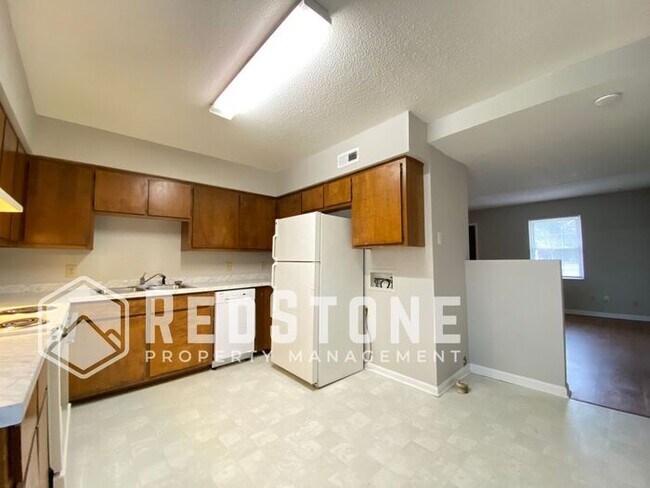 Building Photo - 2 Bedroom 1.5 Bath - Apartment