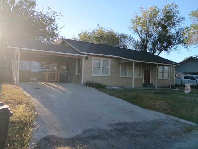 Building Photo - 205 Lackey St