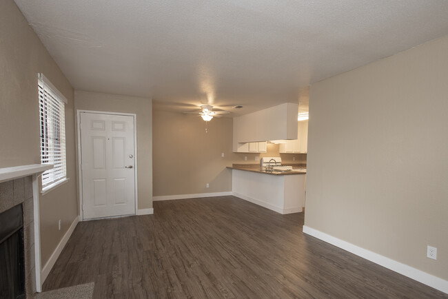 Living/dining area - River's Edge Apartments