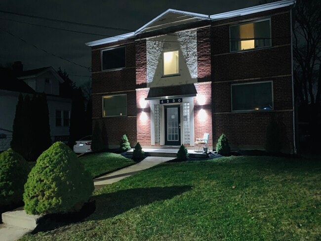 Building Photo - 4250 Sibley Ave