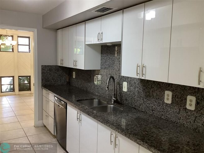 Foto del edificio - 11674 NW 20th Dr
