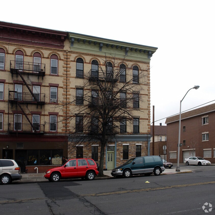 Building Photo - 432 Avenue C