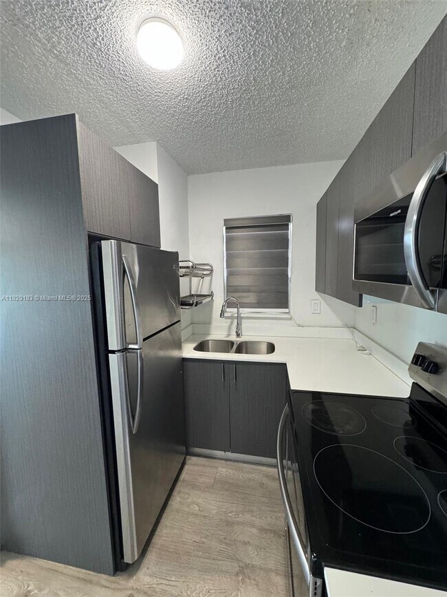 Foto del edificio - 816 NW 87th Ave