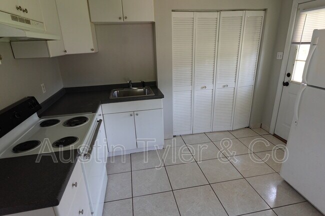 Foto del edificio - 2996 Smith St