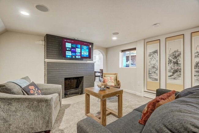 Sala de estar - 2022 Woodburn St