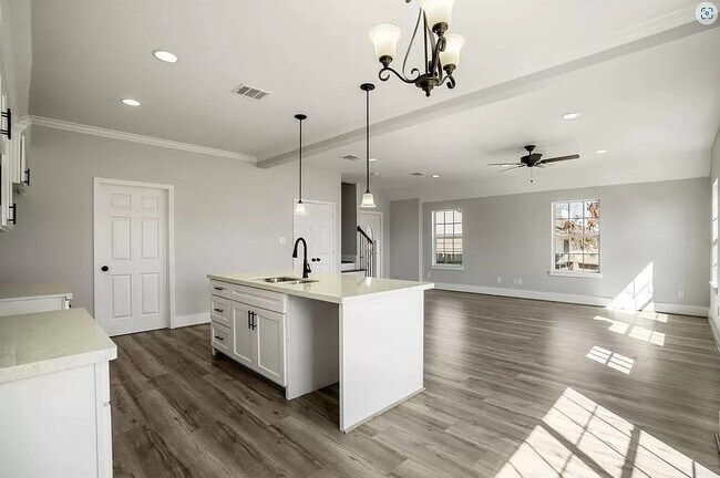 Foto del edificio - 9815 Bamboo Rd
