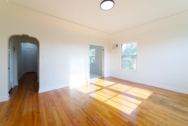 Foto del edificio - 1451 Ridgeley Dr