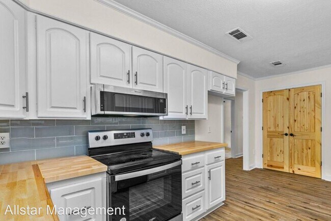 Foto del edificio - 4 br, 2 bath House - 359 Eastwood Avenue