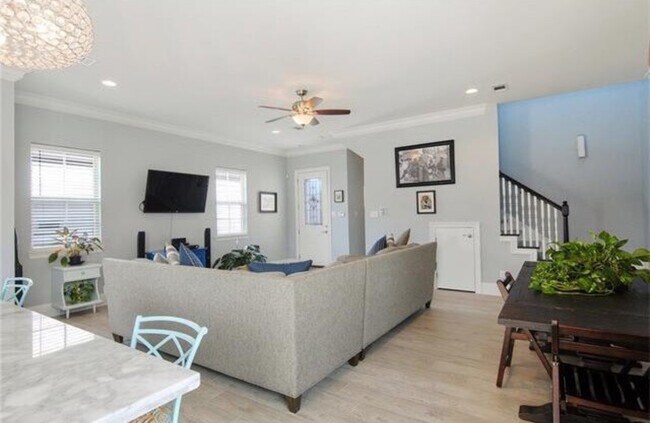 Foto del edificio - 5760 Warrington Dr