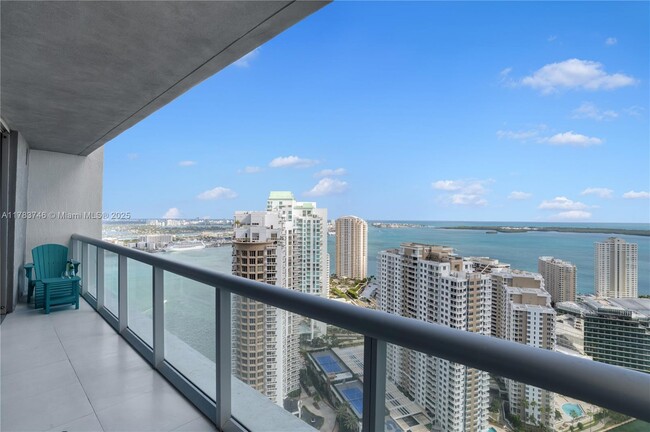 Foto del edificio - 475 Brickell Ave