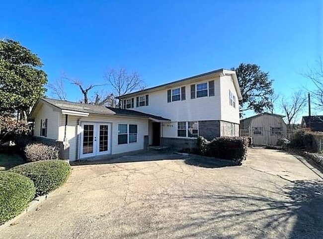 Foto del edificio - 8430 Birchcroft Dr