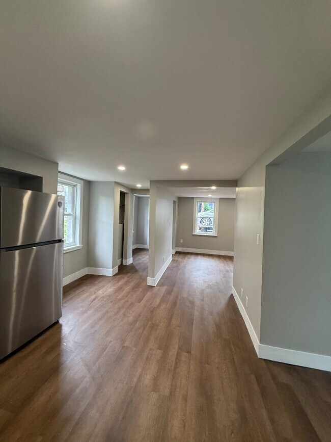 Building Photo - 23 Benson St