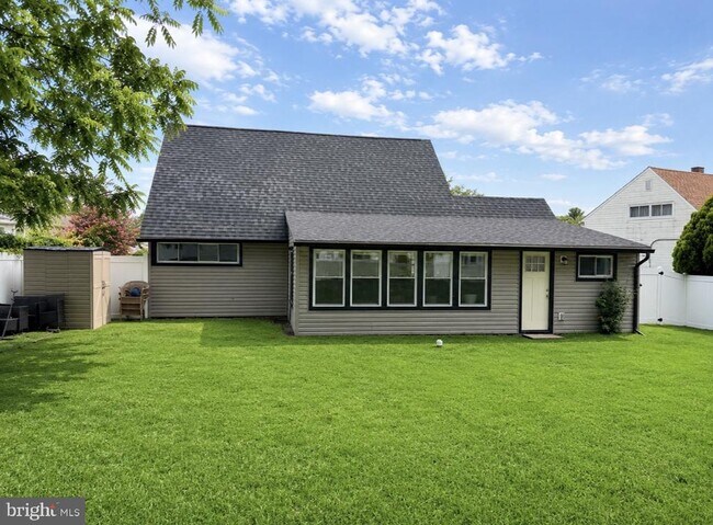 Building Photo - 6 Roundwood Ln