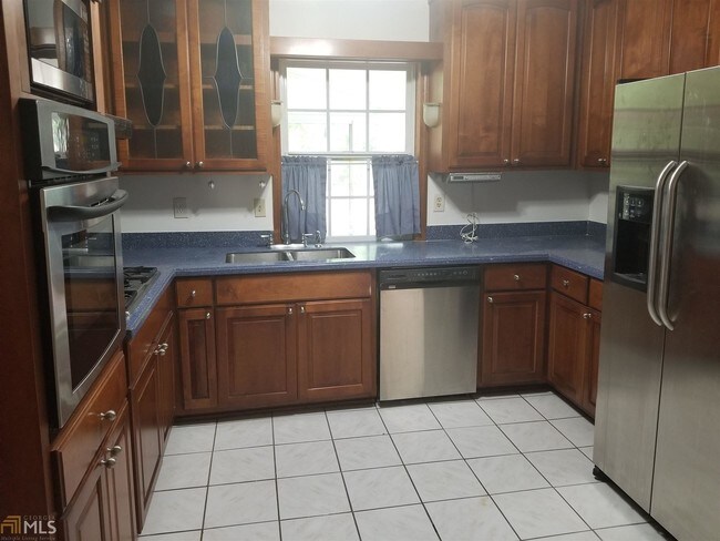 Building Photo - 3215 Kingsdale Dr SW