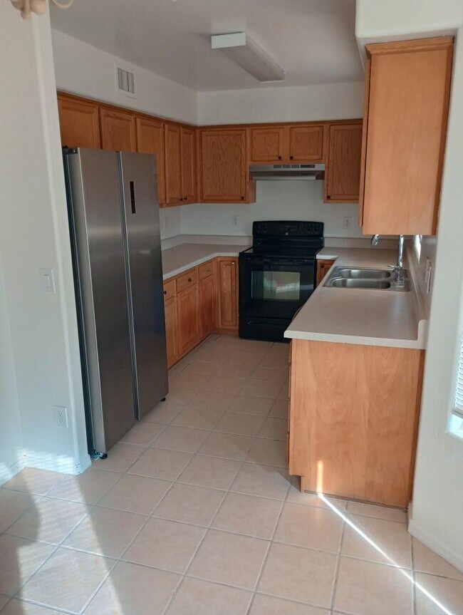 Building Photo - S Moon Valley