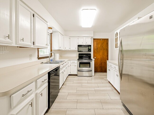 Foto del edificio - Your Private Retreat Just Minutes from Downtown South Lyon