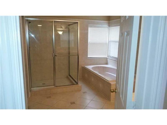 Foto del edificio - 4644 NW 66th Dr