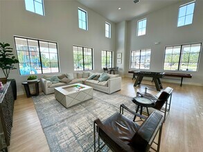 Building Photo - 12324 Ridge Top Dr