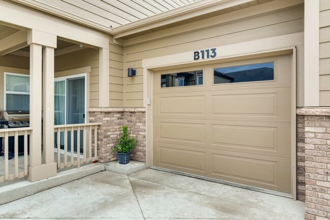 Building Photo - Beautiful 2 Bed 2 1/2 Bath Townhome in Fort Collins!