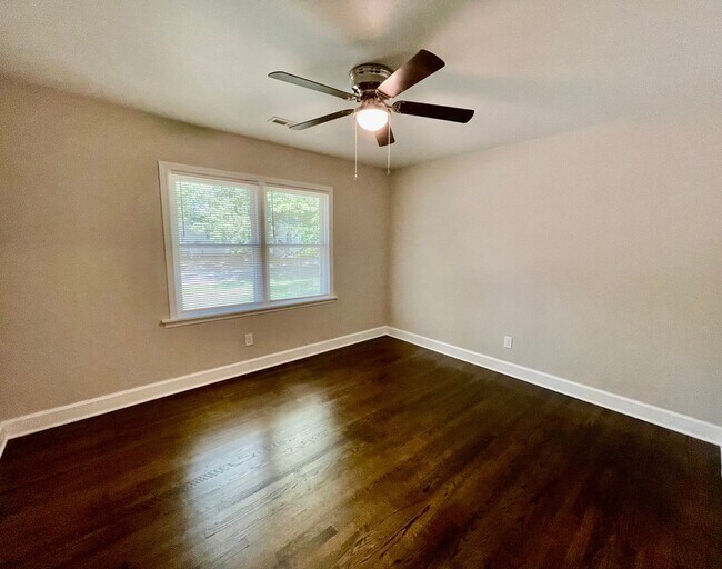 Building Photo - 616 Ligustrum St