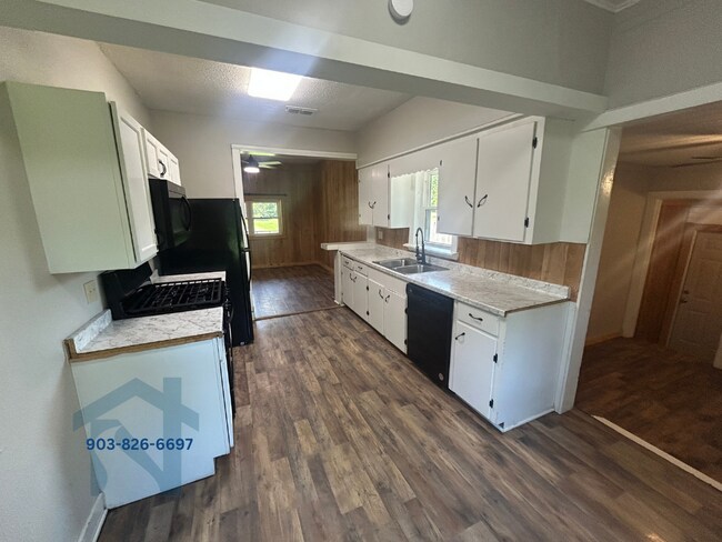 Building Photo - 203 Grandview Dr