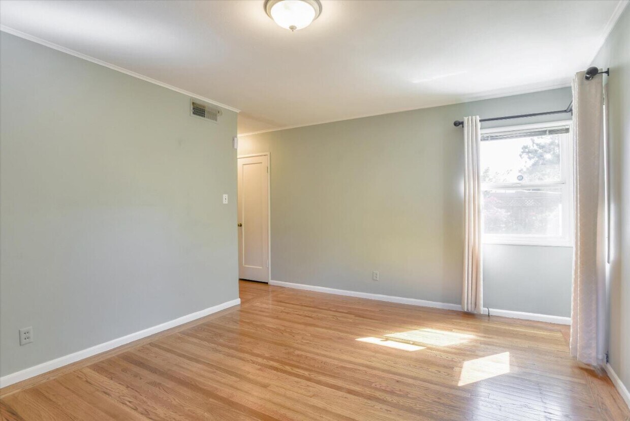 Primary Photo - 425 31st Ave