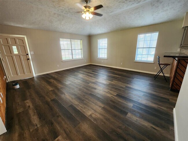 Foto del edificio - 8716 Harvest Acres Dr