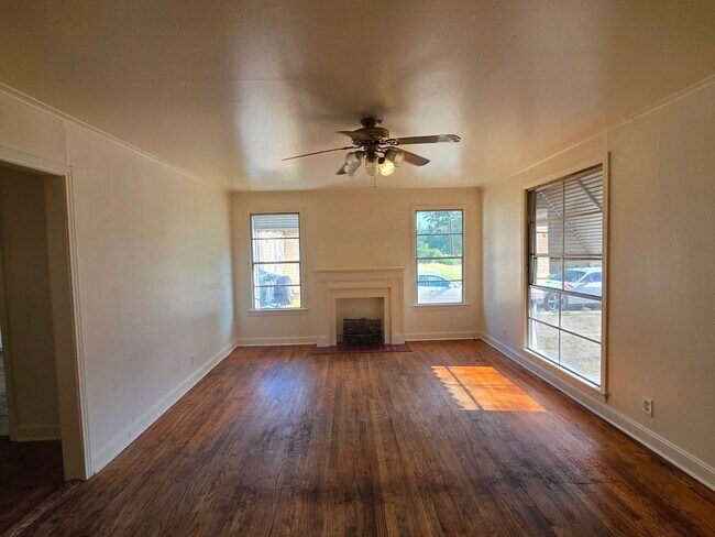 Foto del edificio - 4022 Golf Links Blvd