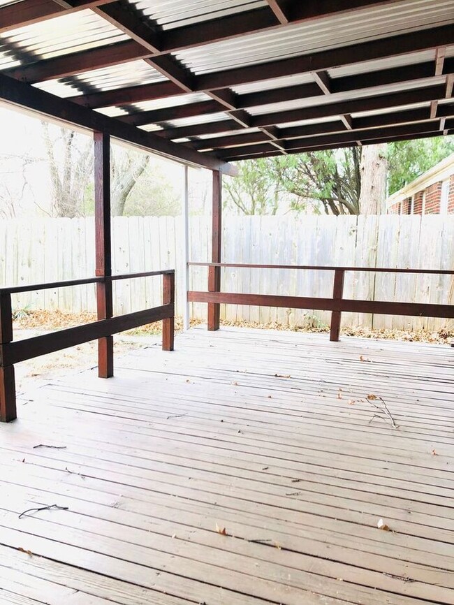 Building Photo - 3 bed, 2 bath home with Basement!