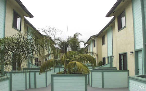 1344-1348 Holly, ¡alejado - 1344-1348 Holly Ave