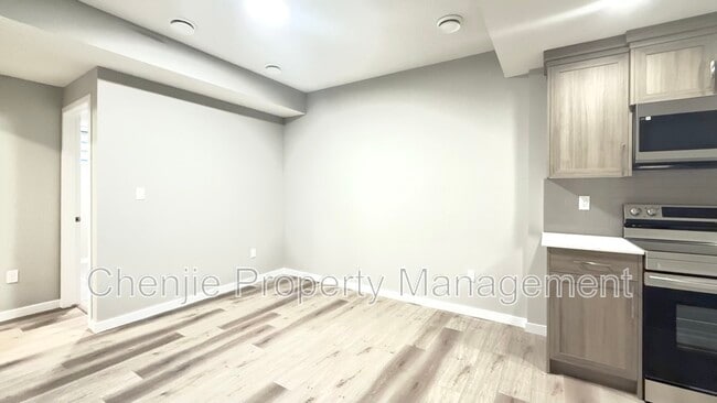 Building Photo - 486 Edgemont Dr