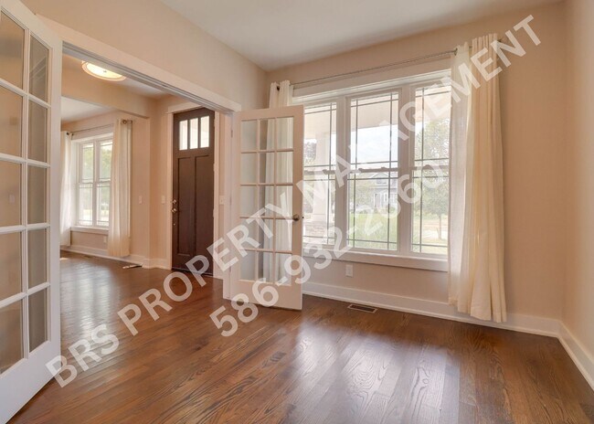 Foto del edificio - Stunning 4 bedroom 2.5 bathroom