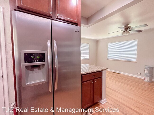Building Photo - 3 br, 2.5 bath House - 3050 Locust Street
