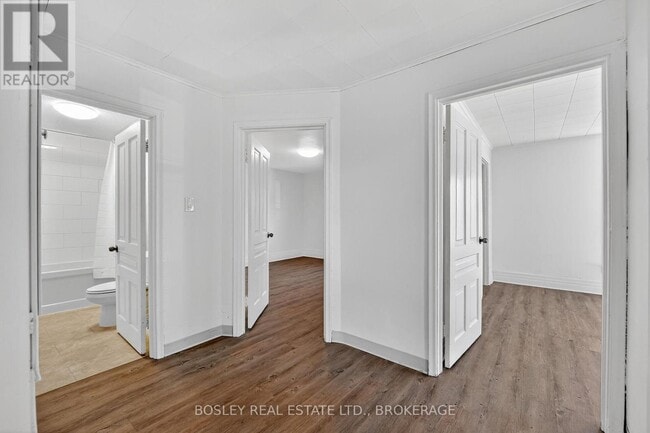 Building Photo - 242 Mary St