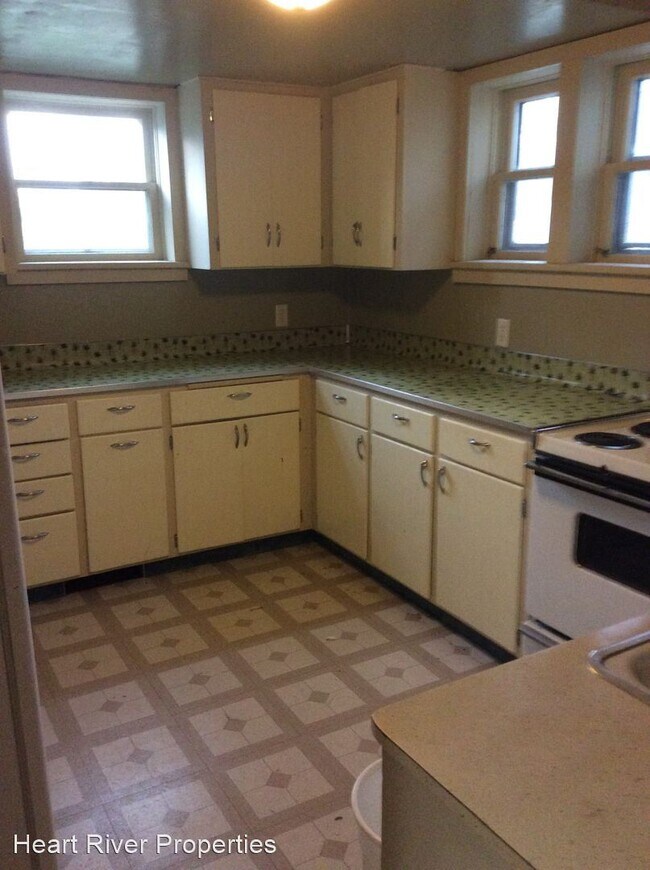 Building Photo - 3 br, 2 bath House - 504 5th St West