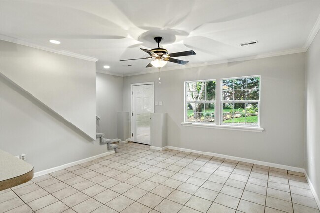 Foto del edificio - 2710 Hodge Rd