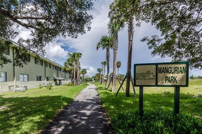 Foto principal - 2115 NE 37th Dr